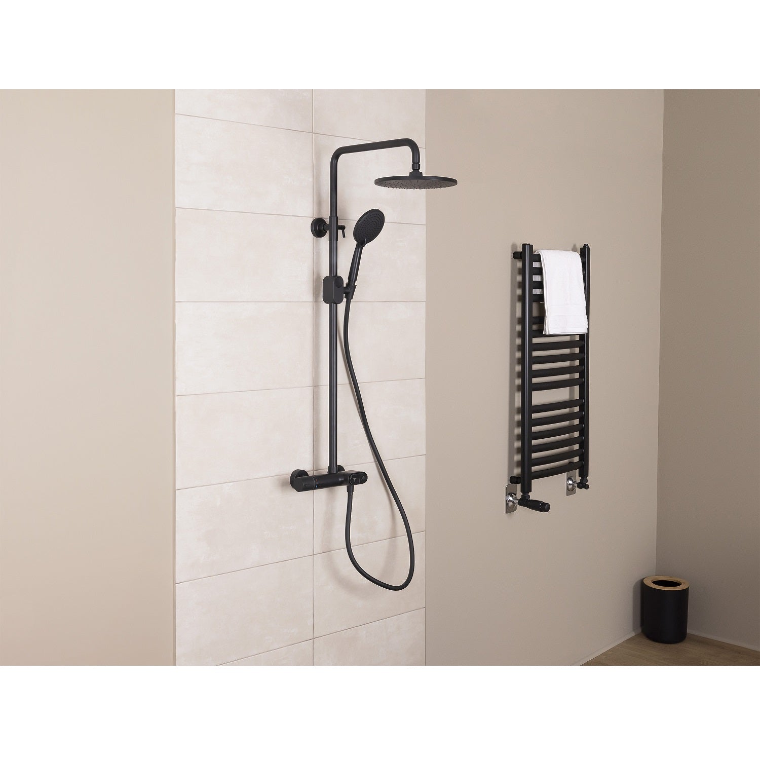 Colonne de douche thermostatique – Jets à boutons-poussoirs, laiton