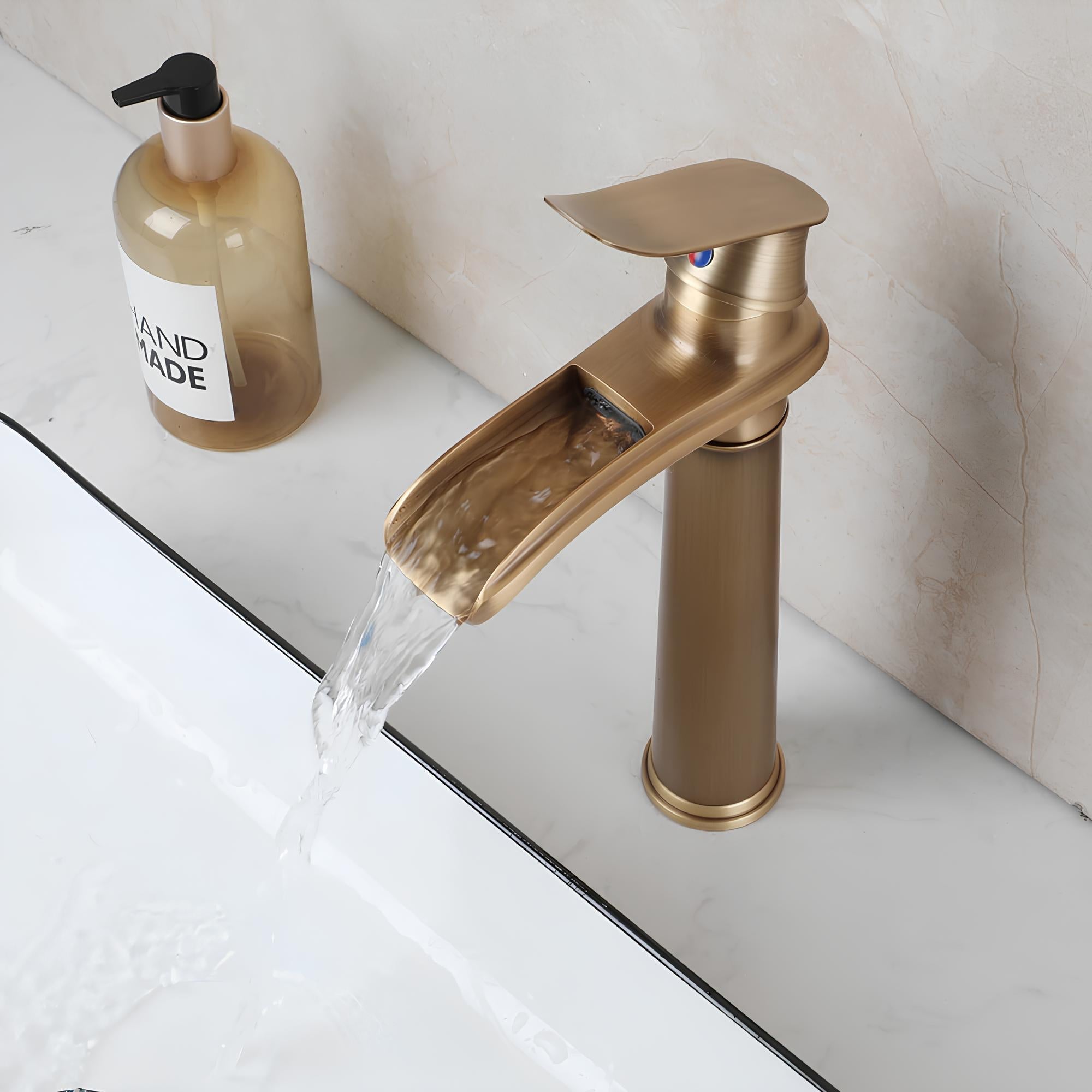 Robinet vasque cascade en laiton – Bec plat, finition mate