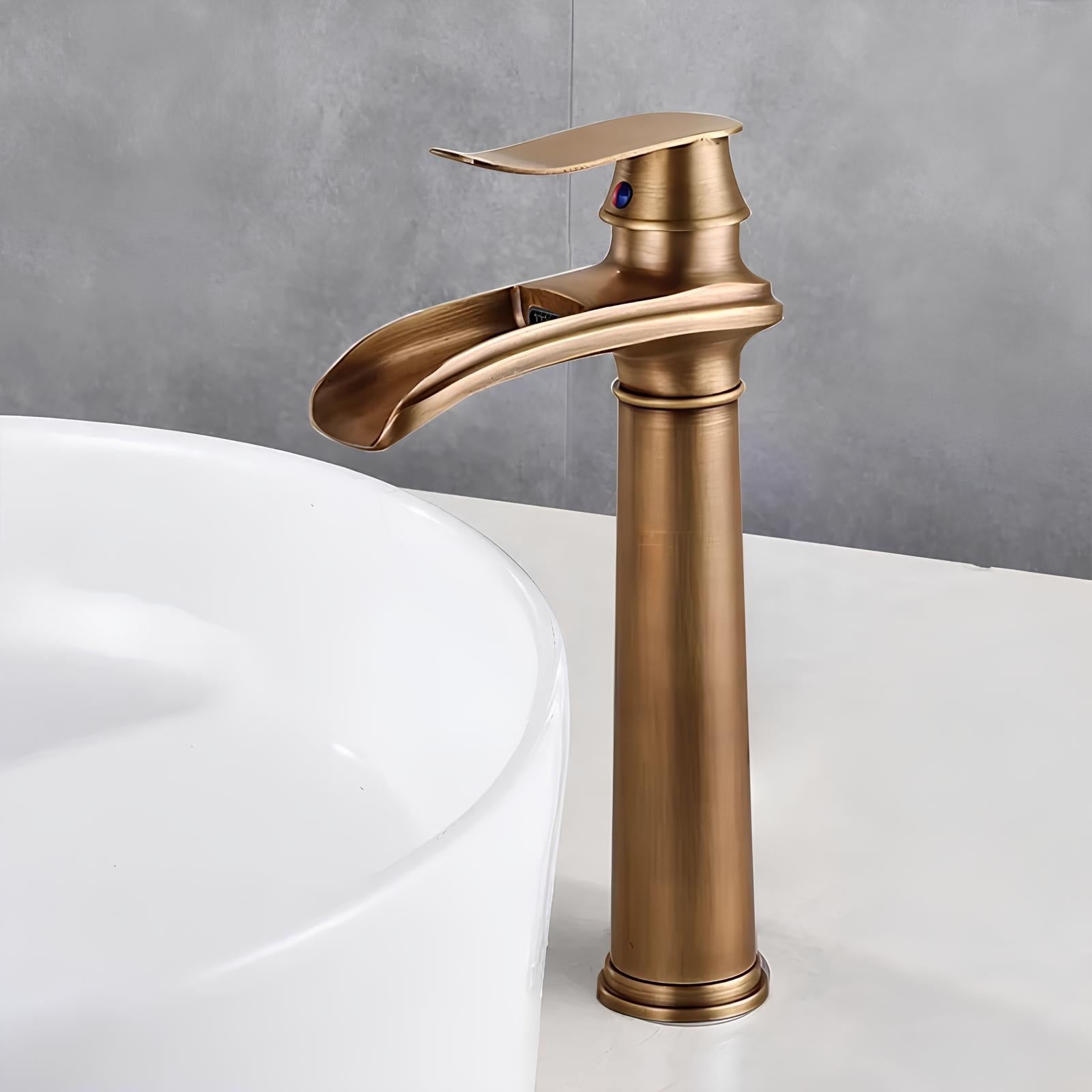 Robinet vasque cascade en laiton – Bec plat, finition mate