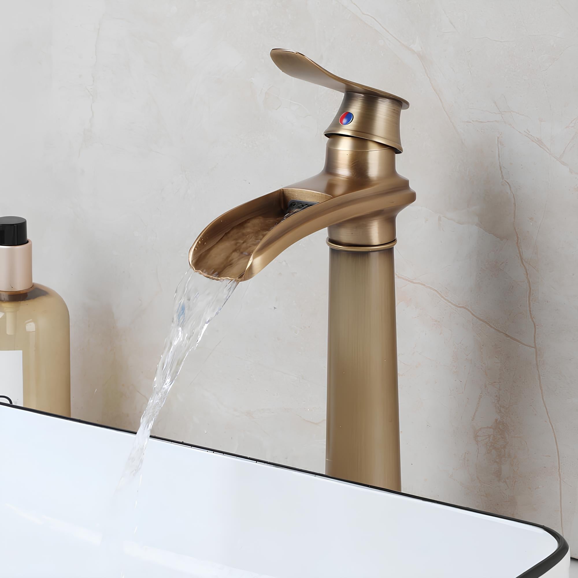Robinet vasque cascade en laiton – Bec plat, finition mate